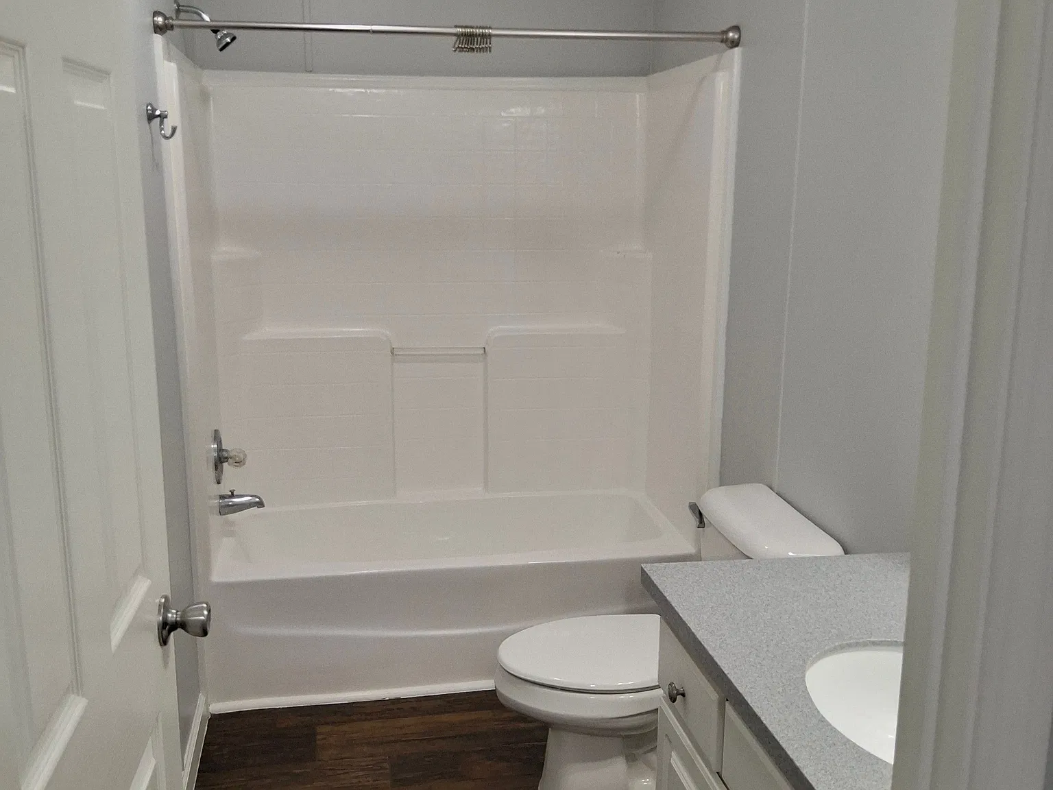 3 bed, 2.0 bath, 2100 sqft, $2,000 — Photo 4