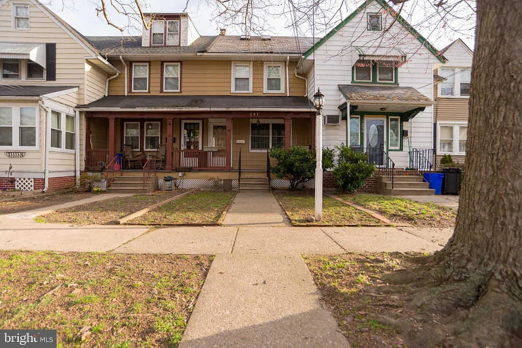 241 Monroe St photo 1