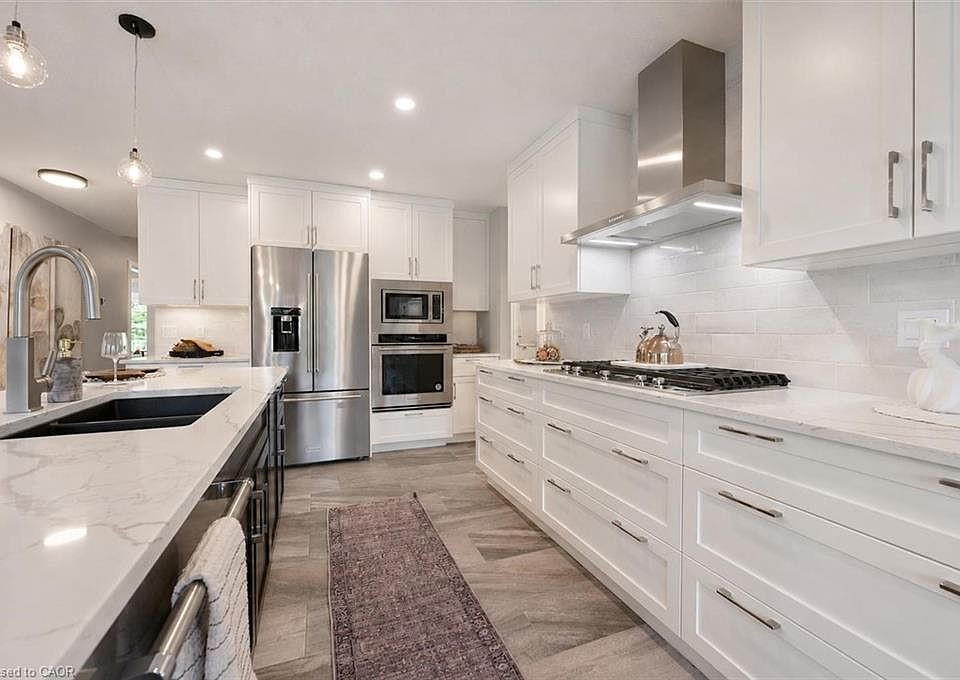 1st image of 33 Waterloo St