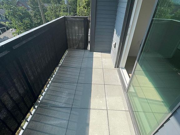 3rd image of 1807 Larch St #105