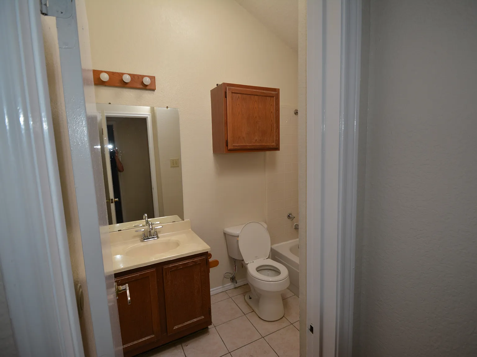 3 bed, 1372 sqft, $1,595 — Photo 4