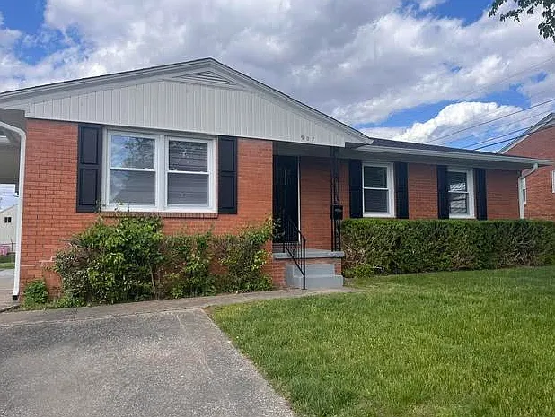 907 Dixiana Dr — Photo 21
