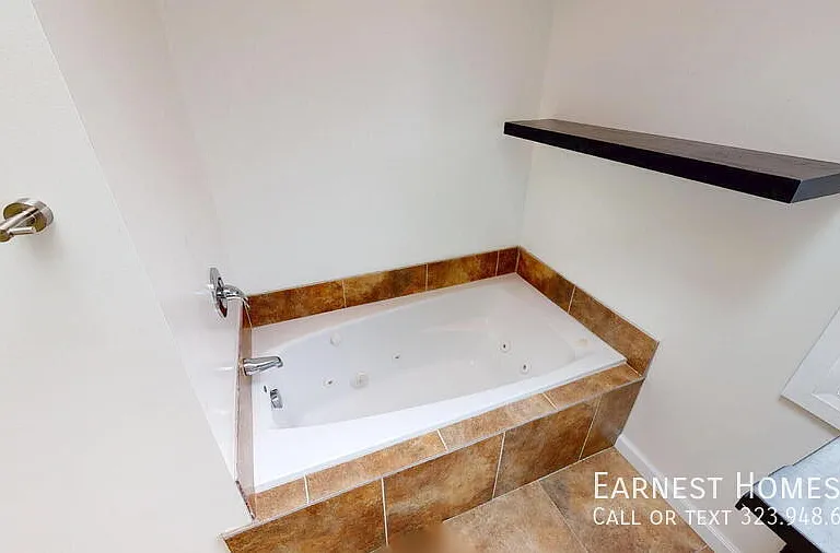 2577 S Bundy Dr — Photo 22