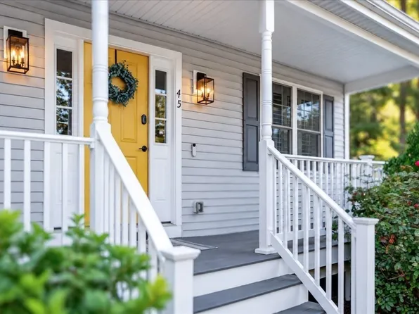 45 Saw Mill Ln, Rockland, MA 02370