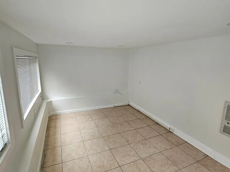 13 South St — Photo 13