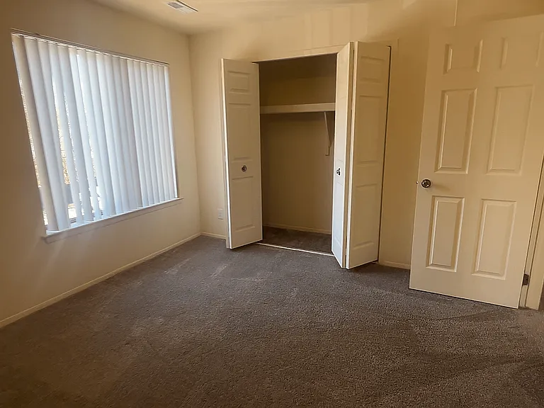 Knottingham Apartments — Photo 42