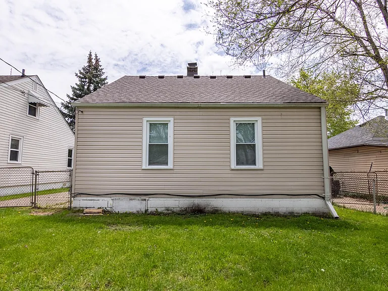 2073 Garfield St — Photo 15