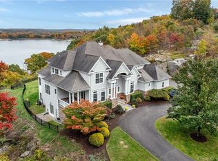 16 Shoreview Ln, Danbury, CT 06811