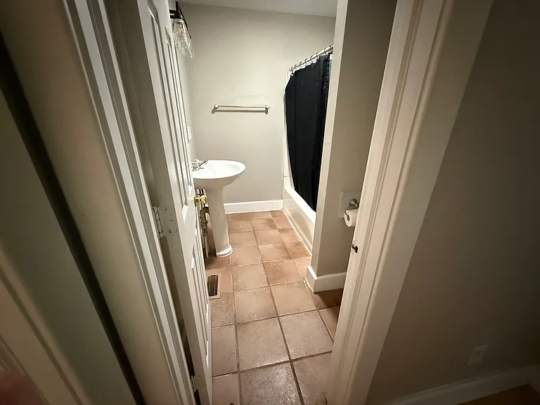 1522 Saulcy St — Photo 4