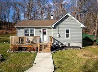 83 Mount View St, Newton, NJ 07860