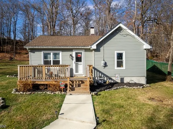 83 Mount View St, Newton Town, NJ 07860