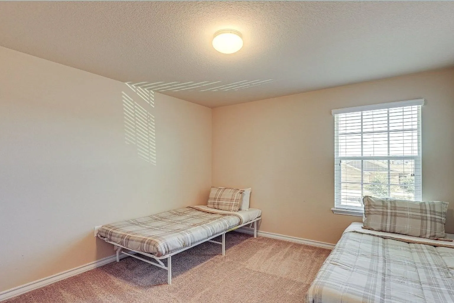 5 Bedroom Single Family Home in San Antonio — Photo 4