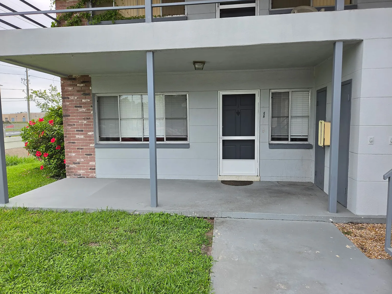 1 bed, 1.0 bath, 686 sqft, $1,100 — Photo 2