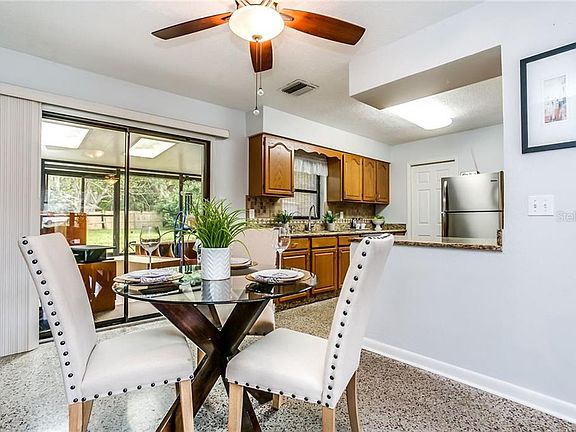 3rd image of 2830 Camellia Ln