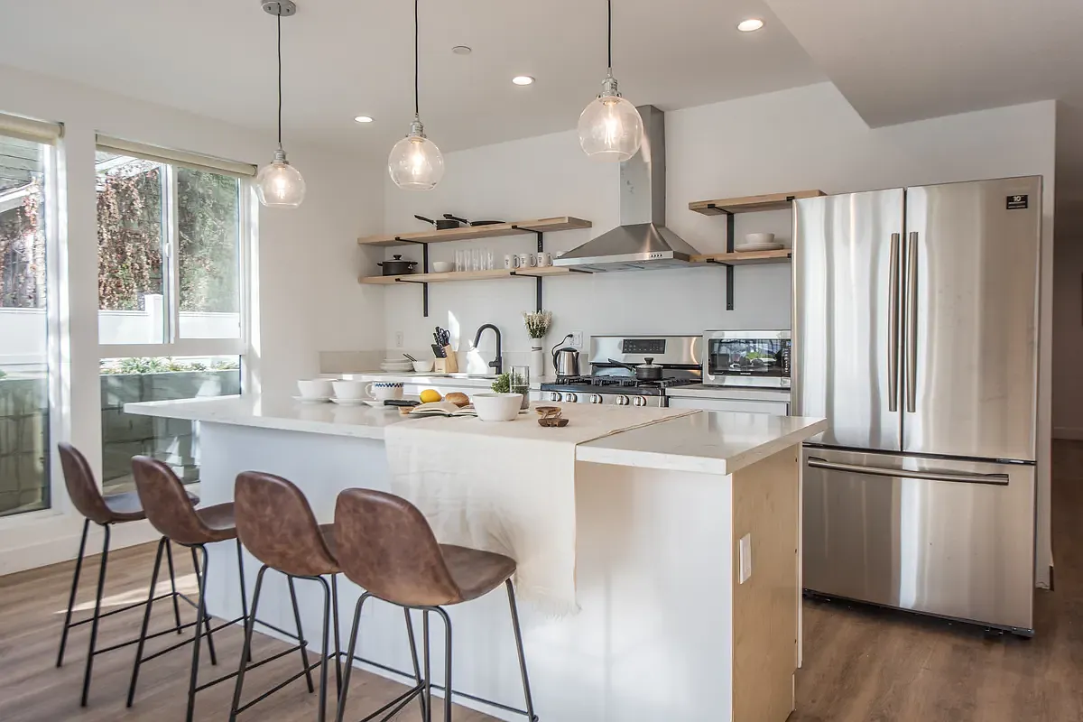 12 bed, 3429 sqft, $875 — Photo 4