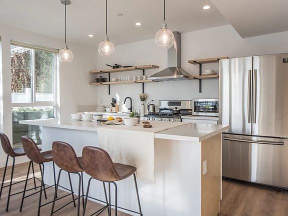 4th image of 1601 W 35th St #15