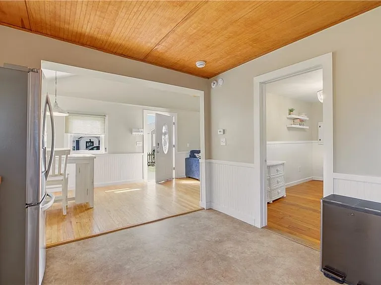 272 Riverside St — Photo 18