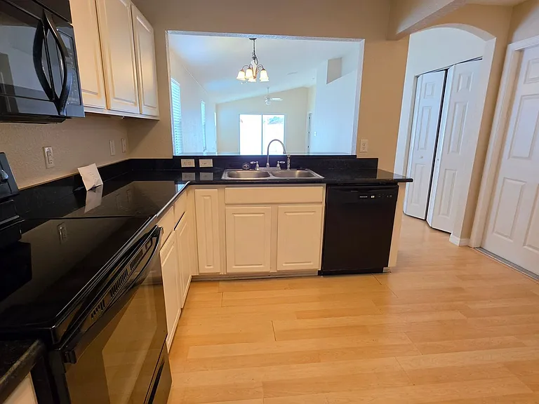 4900 NE 123rd Ln — Photo 6