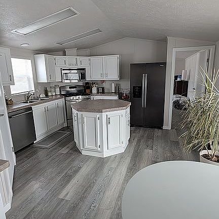 3rd image of 1023 Collins Dr