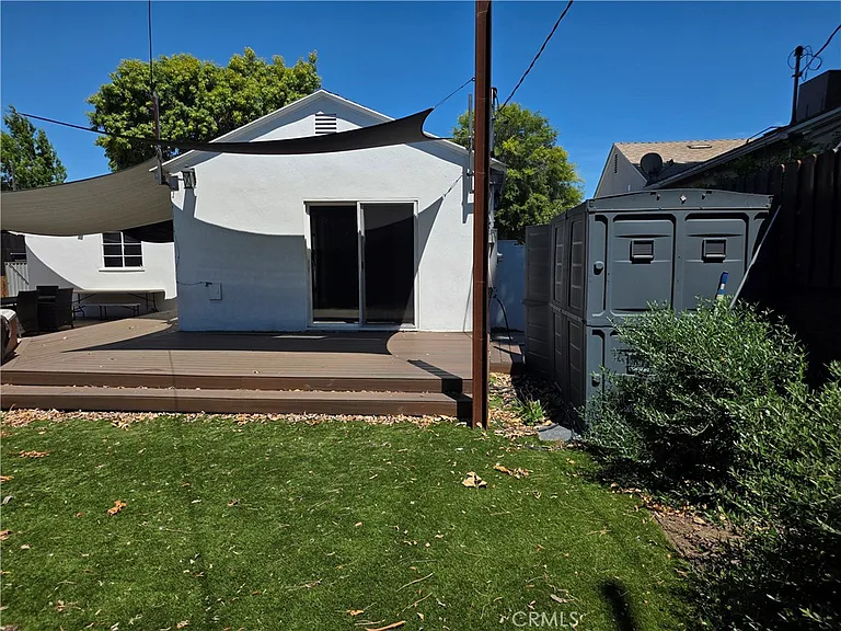 5779 Enfield Ave — Photo 11