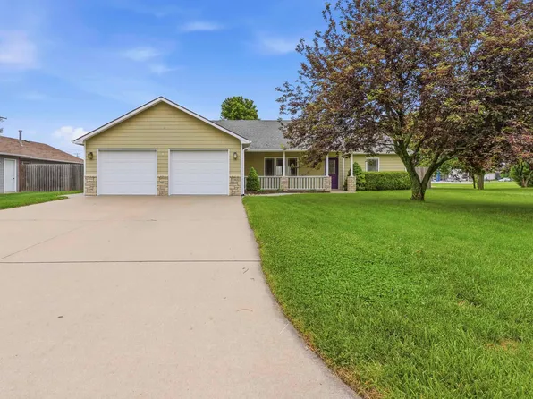 3807 Fox Ridge Dr, Manhattan, KS 66502
