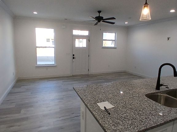 KITCHEN & LIVING ROOM