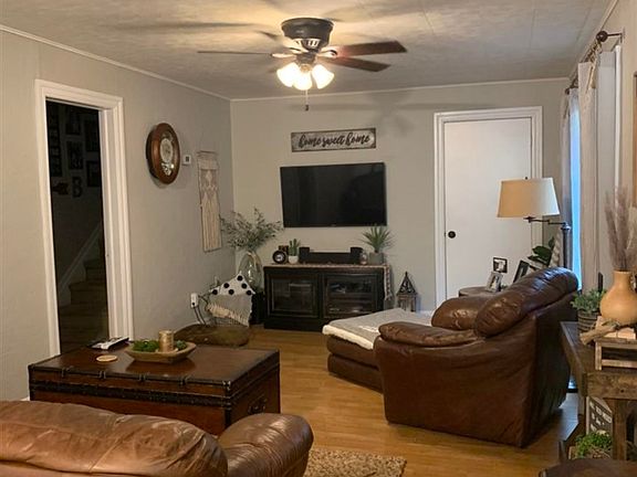 3rd image of 1704 NW Ash Ave