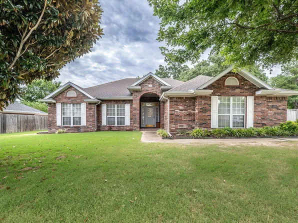 1253 Forest St, Springdale, AR 72764