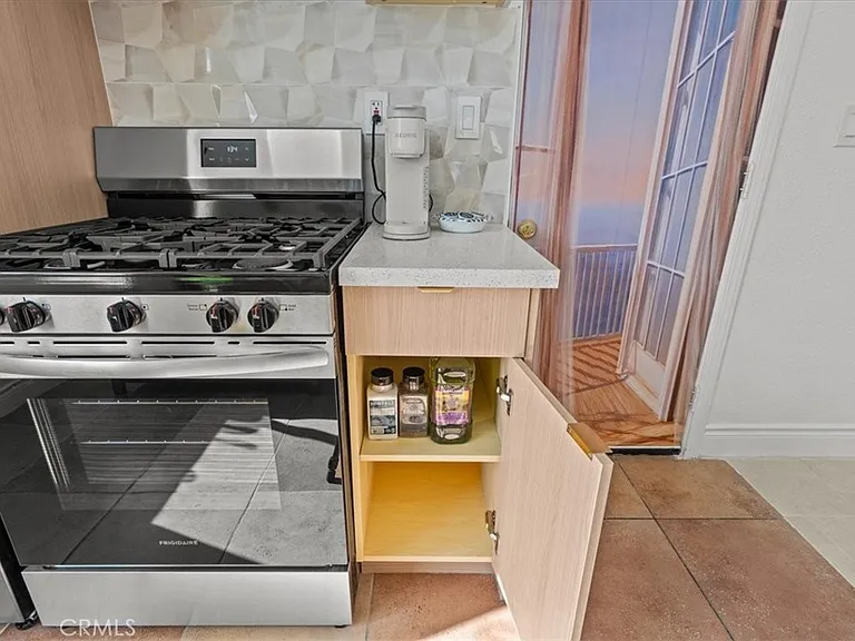 1095 Bonita St #B — Photo 8