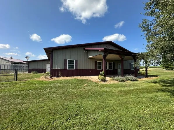 2090 250th Ave, De Witt, IA 52742