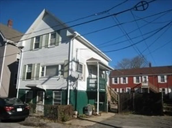 113 Pleasant St, Gloucester, MA 01930