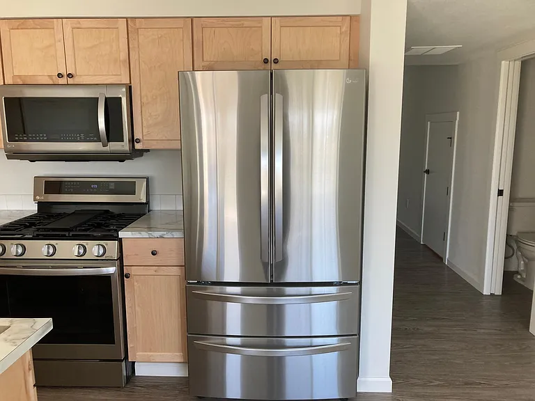 French door refrigerator with filtered water and ice. Two drawer freezer.