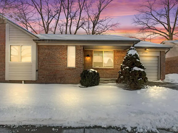 25765 Crimson Ct, Warren, MI 48089