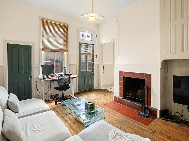 2101 Lombard St — Photo 3