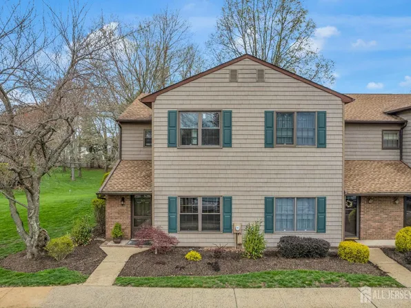 90 Pheasant Run, Edison, NJ 08820