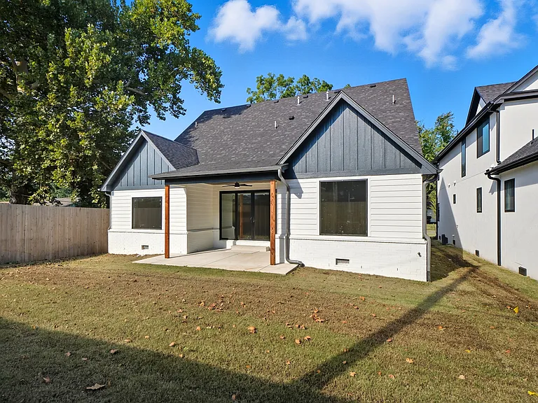 3921 S Madison Ave — Photo 54