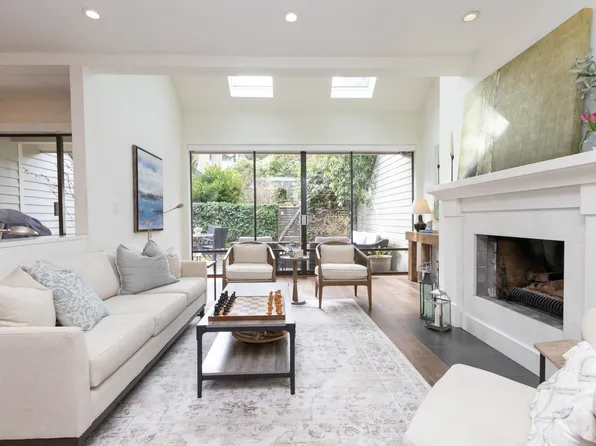 4957 Marine Dr #13, West Vancouver, BC V7W 2P5