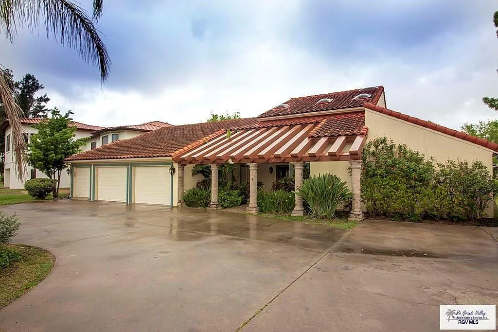 5 bed, 5.0 bath, 5000 sqft, $4,200 — Photo 2