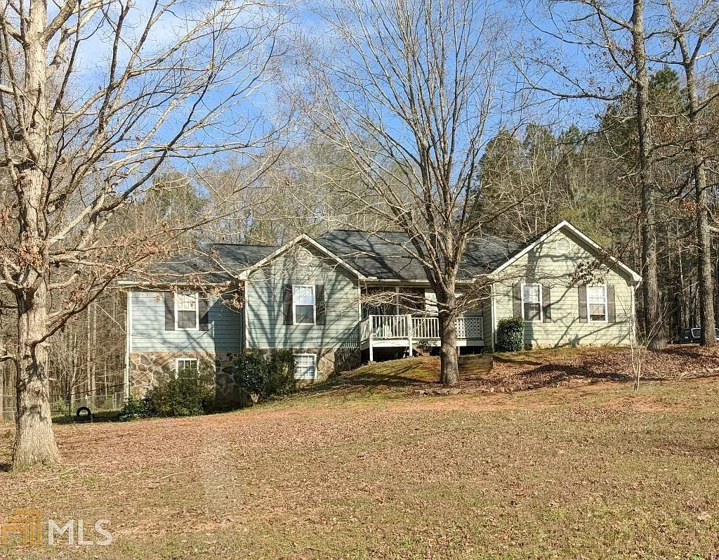 690 Derek Pl photo 1