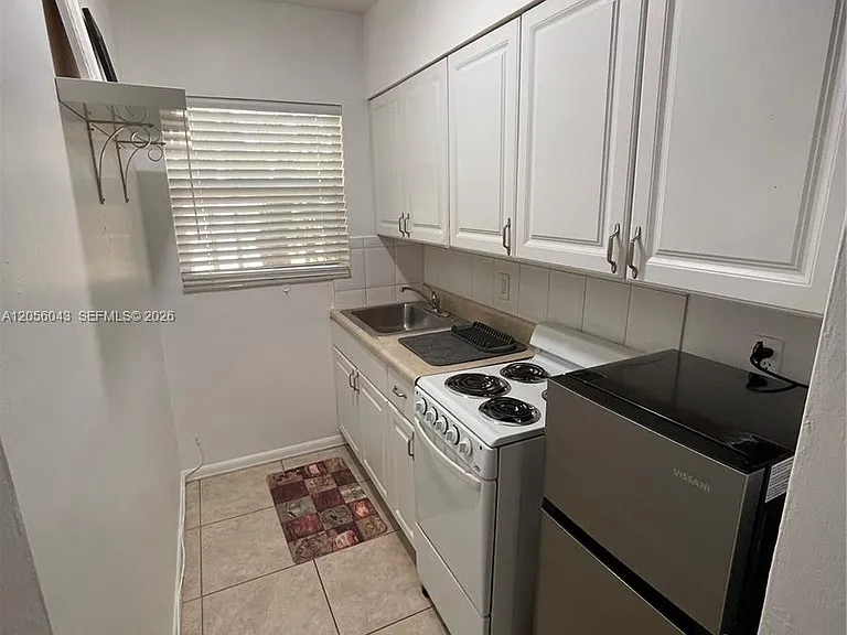 1717 NE 12th St #5 — Photo 6