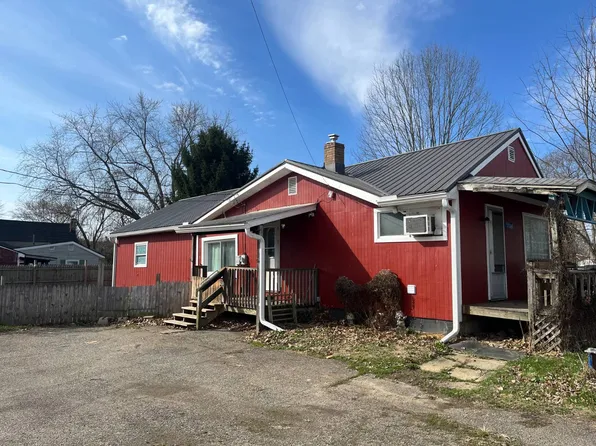 2736 Applehill Ave SE, Robertsville, OH 44670