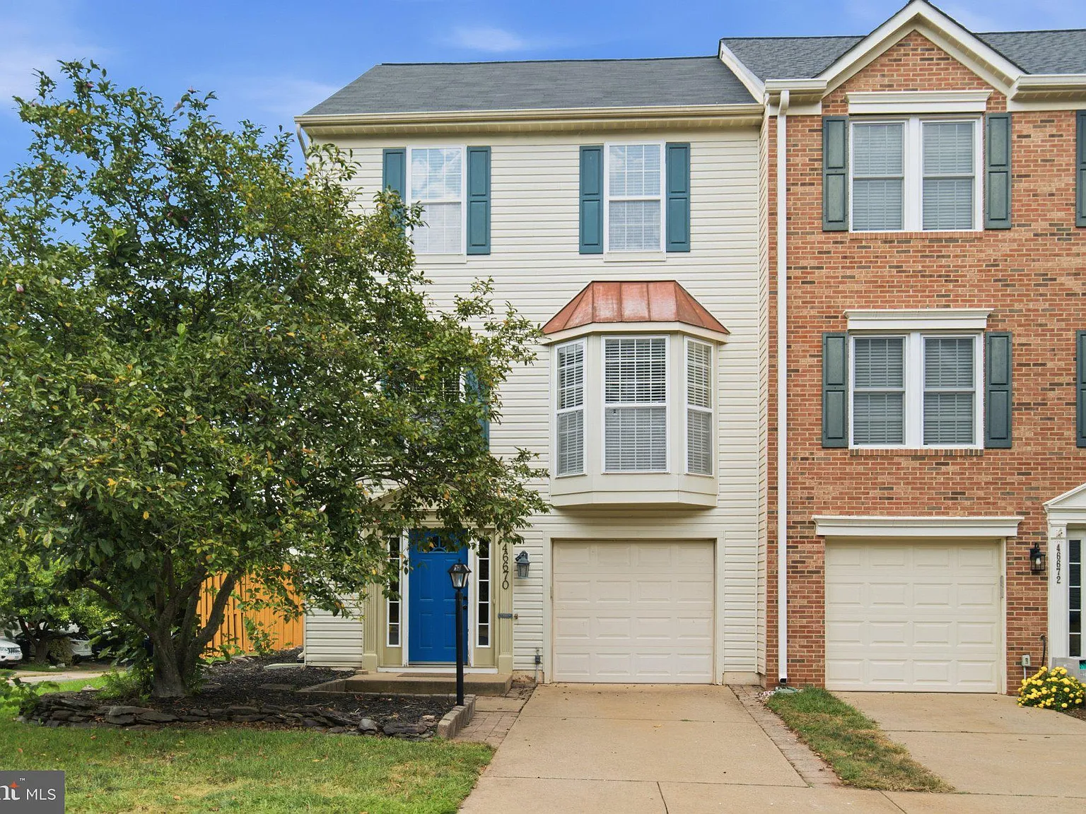 3 bed, 2.5 bath, 2128 sqft, $3,195 — Photo 1