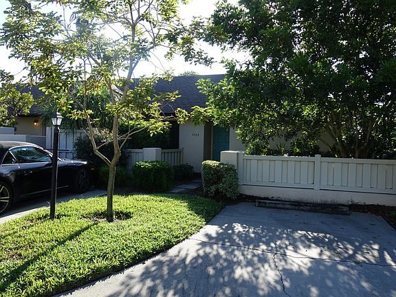 Area out front with 2 parking spots