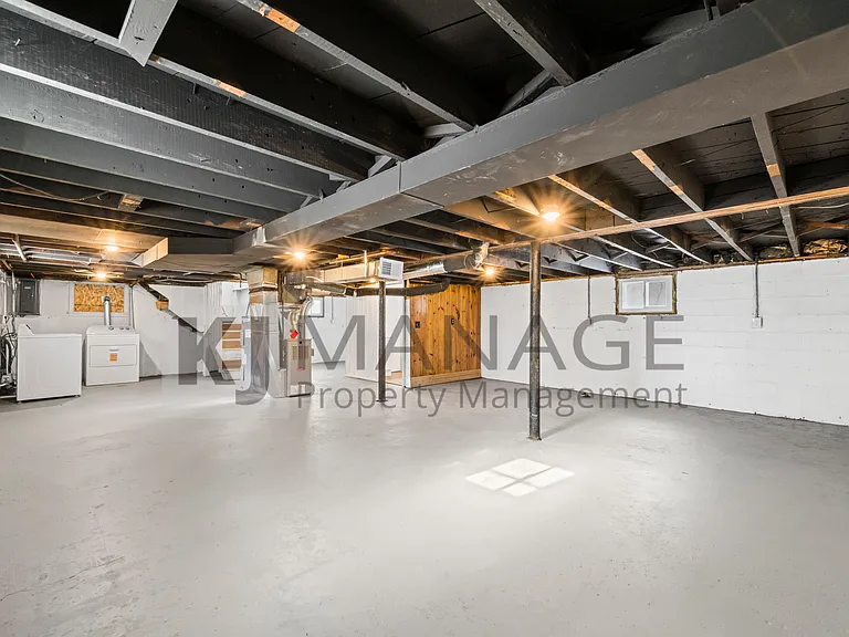 2460 2nd St — Photo 17