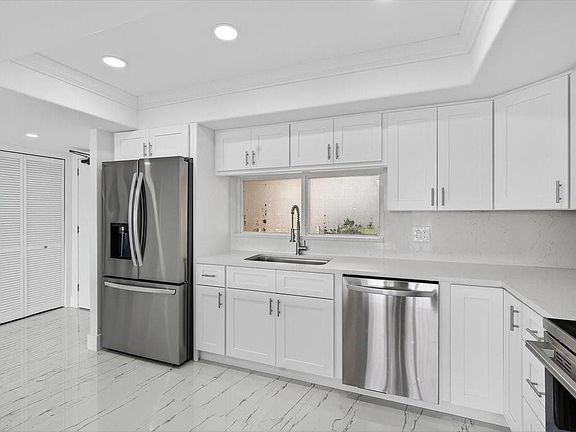 3rd image of 2480 Presidential Way #902