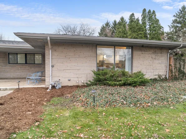 2002 N Campbell St, Valparaiso, IN 46385