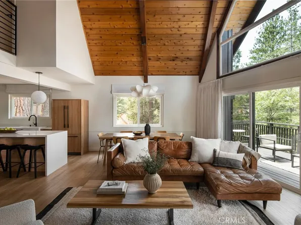 889 Sandalwood Dr, Lake Arrowhead, CA 92352