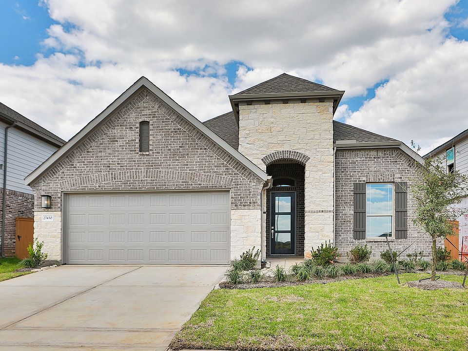 Exquisite stone facade and brickwork, complemented by refined wooden shutters in prestigious Sunterr