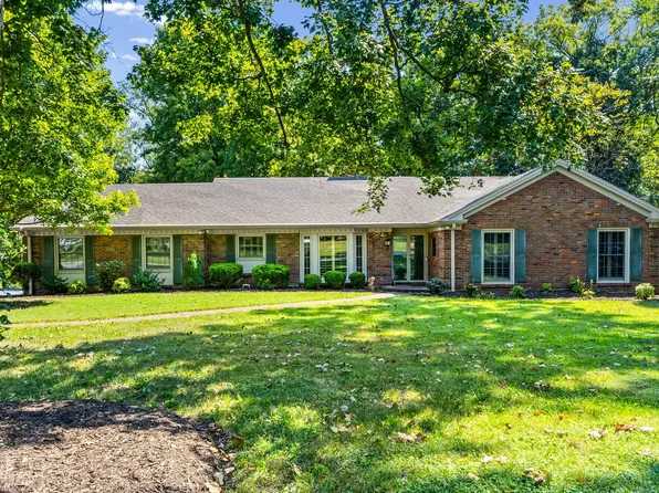 612 Deepwood Dr, Hopkinsville, KY 42240