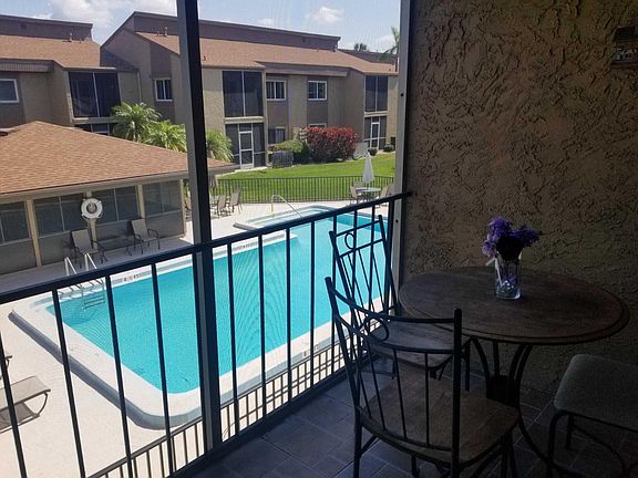2nd image of 1579 Greenlea Dr APT 2